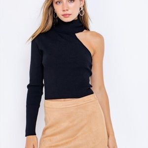 Black One Shoulder Ribbed Turtleneck 🖤